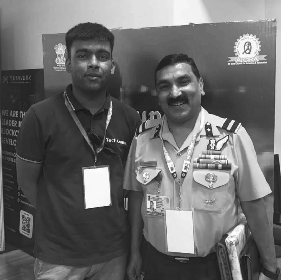 Avanindra Srivastava with Air Commodore Rajiv Mittal